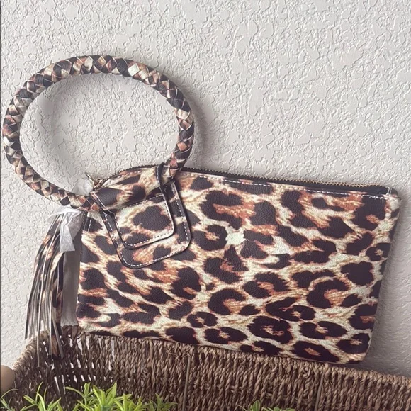 Leopard Print Wristlet - Picture 3 of 4